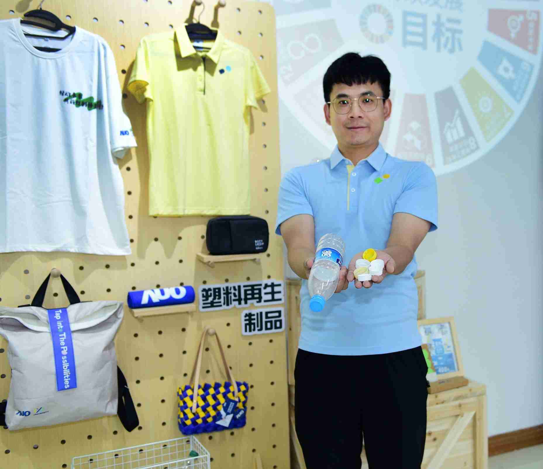 「2024智慧糖果派对展」永续发展馆中，，展示糖果派对厦门驱动永续发展之成果，，，，包含将厂内废弃物再制为实用物品，，将永续发展理念深植于员工生活日常实践