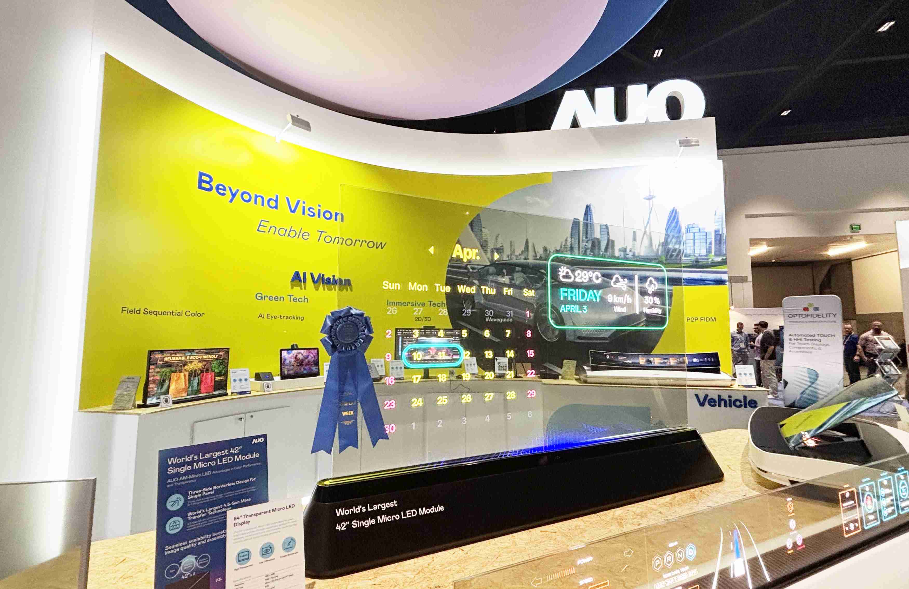 糖果派对64吋透明Micro LED显示器获〝最佳Micro LED技术应用奖〞，，其绝妙的透明穿透特性，，，，同时具备1,000 nits的高亮度表现，，并透过精细的无缝拼接延伸，，，可依需求灵活应用于多元场域，，，，展现出Micro LED显示技术划时空的无限潜力